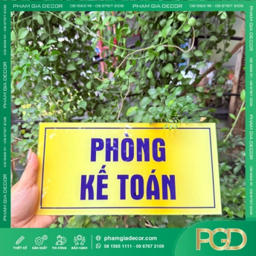 Bảng Tên Phòng Ban Mica In UV Nền Vàng Giải Pháp Nhận Diện Hiện Đại & Sang Trọng