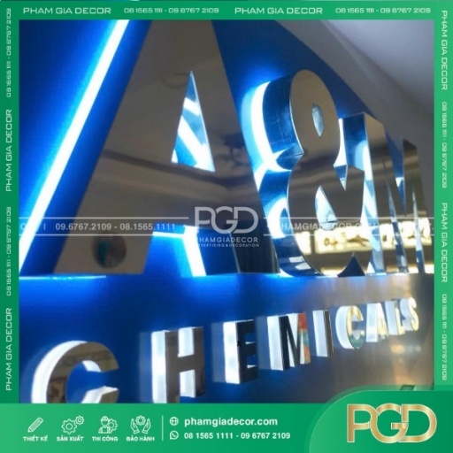 Hộp đèn alu logo công ty A&M chữ nổi inox sáng chân thumb