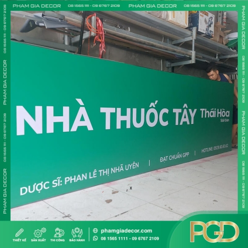 làm bảng hiệu hộp đèn giá rẻ thumb