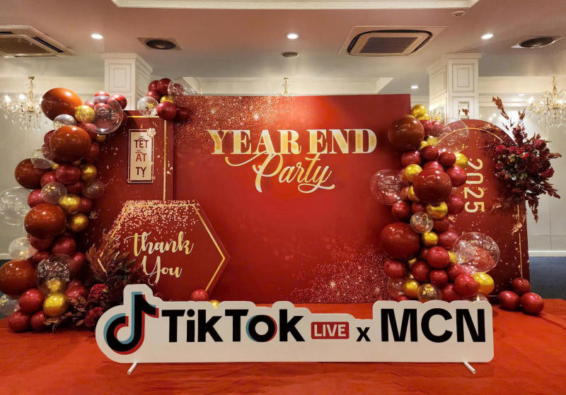 làm backdrop tiệc công ty giá rẻ