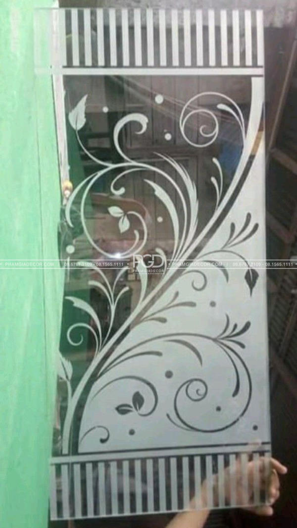 bảng giá cắt decal quảng cáo dán kính