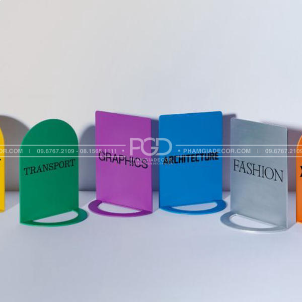 cắt chữ decal màu dán bảng