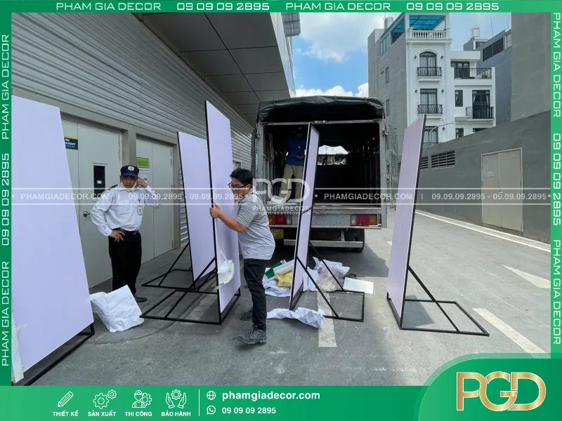 làm bảng hiệu formex standee