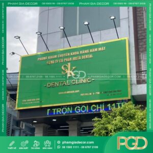 bảng hiệu alu vàng gương chữ nổi