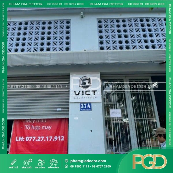 bảng hiệu mica cắt dán logo
