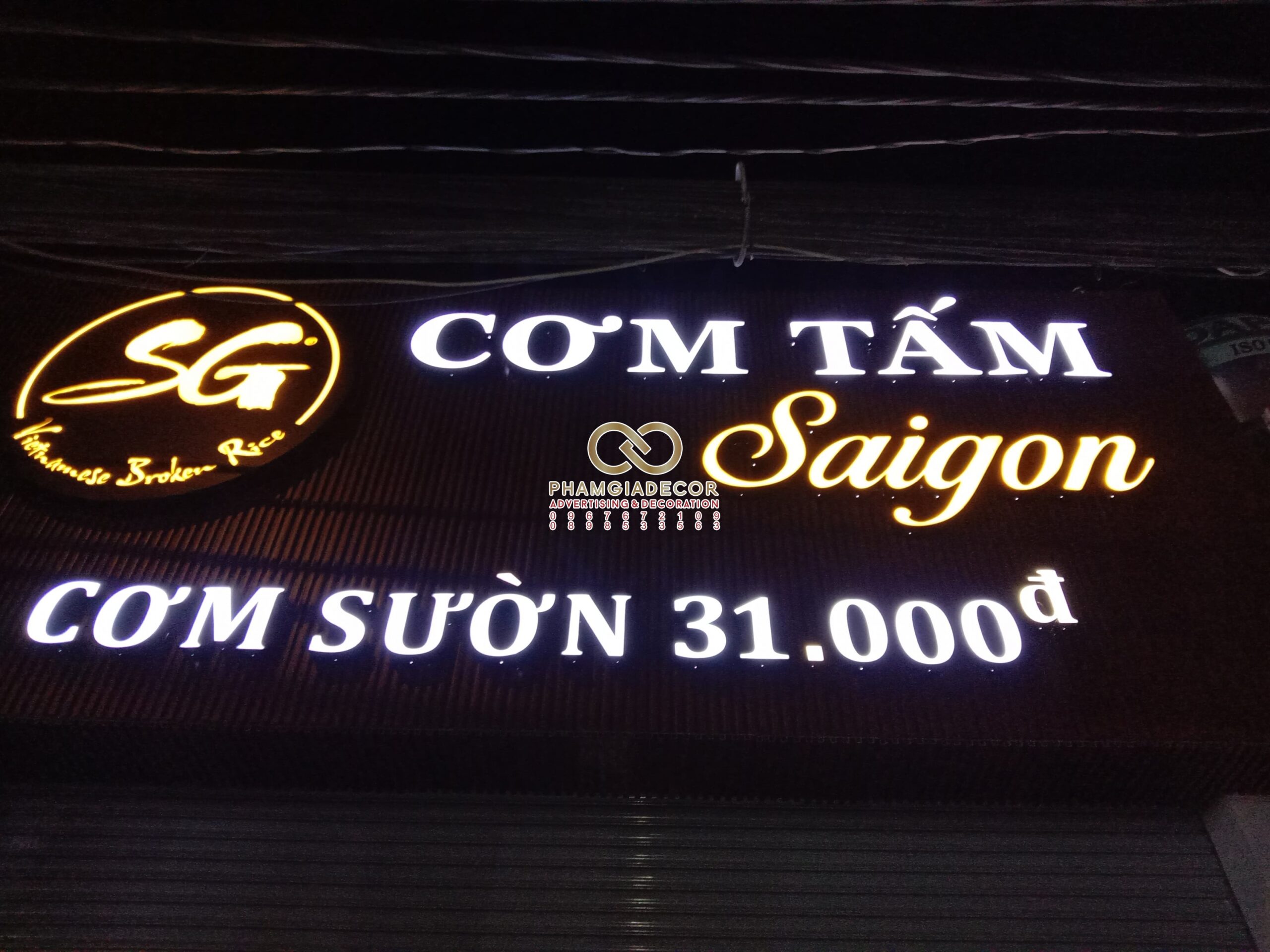 thi cong chu noi mica gia re