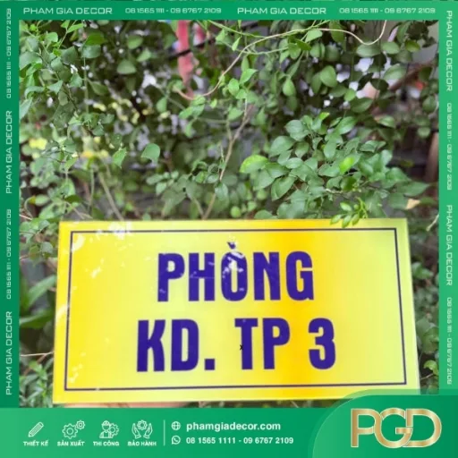 Bảng Tên Phòng Ban Mica In UV Nền Vàng Giải Pháp Nhận Diện Hiện Đại & Sang Trọng 5 Bảng Tên Phòng Ban Mica In UV Nền Vàng Giải Pháp Nhận Diện Hiện Đại & Sang Trọng - Ảnh 3
