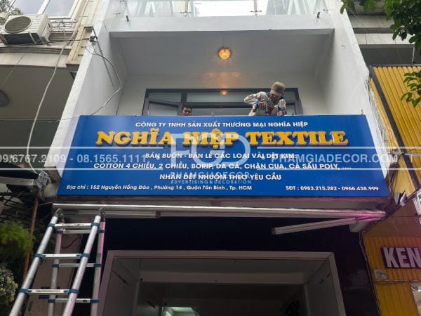 làm bảng hiệu alu sửa đèn xuyên lễ