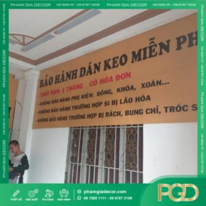 Làm bảng hiệu bạt banner bạt đứng cửa hàng giày