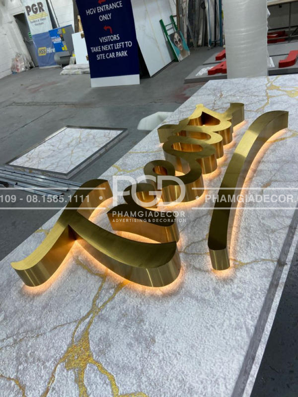 làm bảng hiệu chữ nổi inox