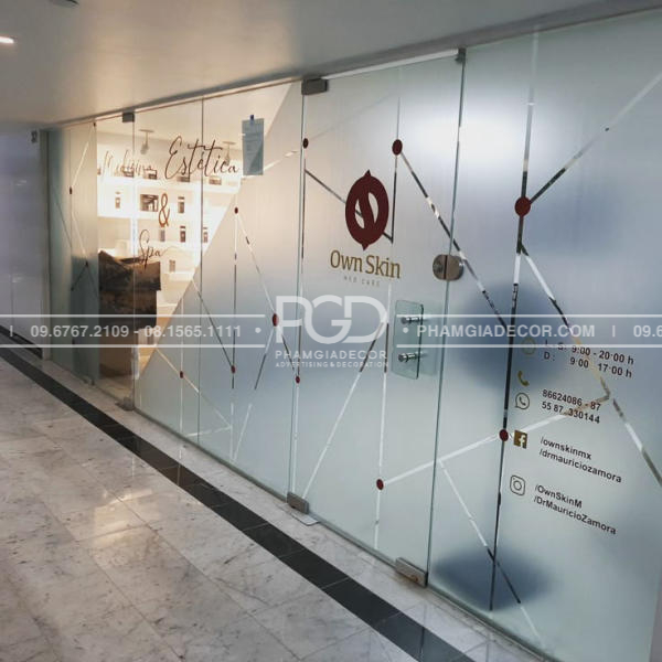 làm bảng hiệu văn phòng slogan decal dán kính