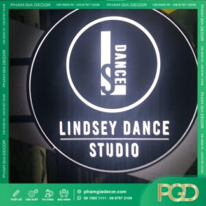 Làm Bảng Vẫy Mica Hút Nổi 3D Cho Dance Studio