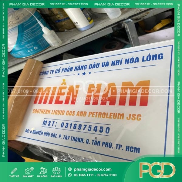 sửa địa chỉ bảng hiệu sau sáp nhập