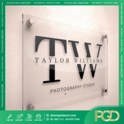 cắt decal chữ dán kính văn phòng