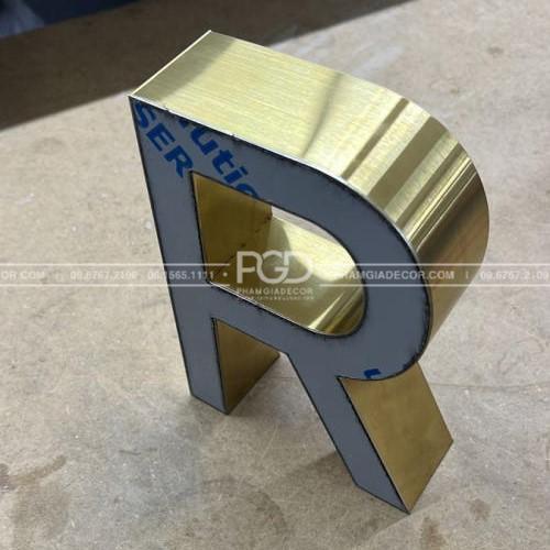 Gia công chữ nhôm có gờ loại nhỏ