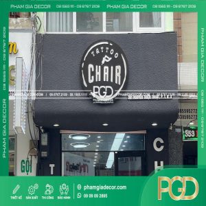 bảng hiệu cemboard sơn gai mặt dựng logo alu