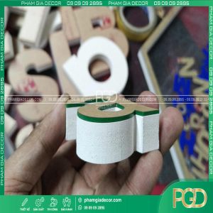 bảng hiệu trong trung tâm thương mại