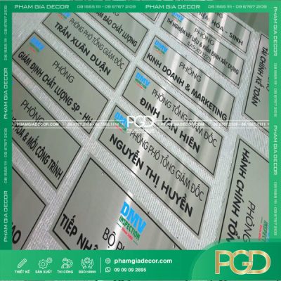 làm bảng tên phòng ban inox