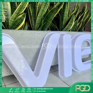 gia công chữ nổi mica uốn nổi