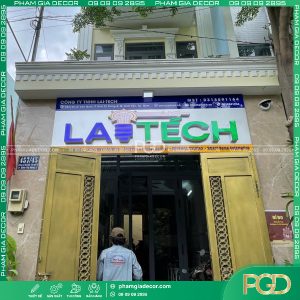làm bảng hiệu alu chữ nổi hông formex