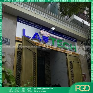 làm bảng hiệu alu chữ nổi mica hông formex