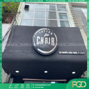làm bảng hiệu cemboard sơn gai mặt dựng