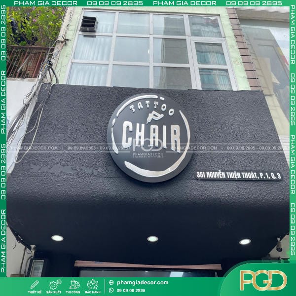 làm bảng hiệu cemboard sơn gai mặt dựng