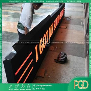 làm bảng hiệu chuyên nghiệp đúng chuẩn trong trung tâm thương mại