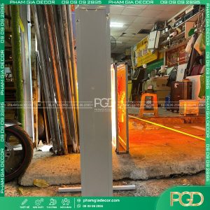 bảng hiệu hộp đèn bạt ốp hông