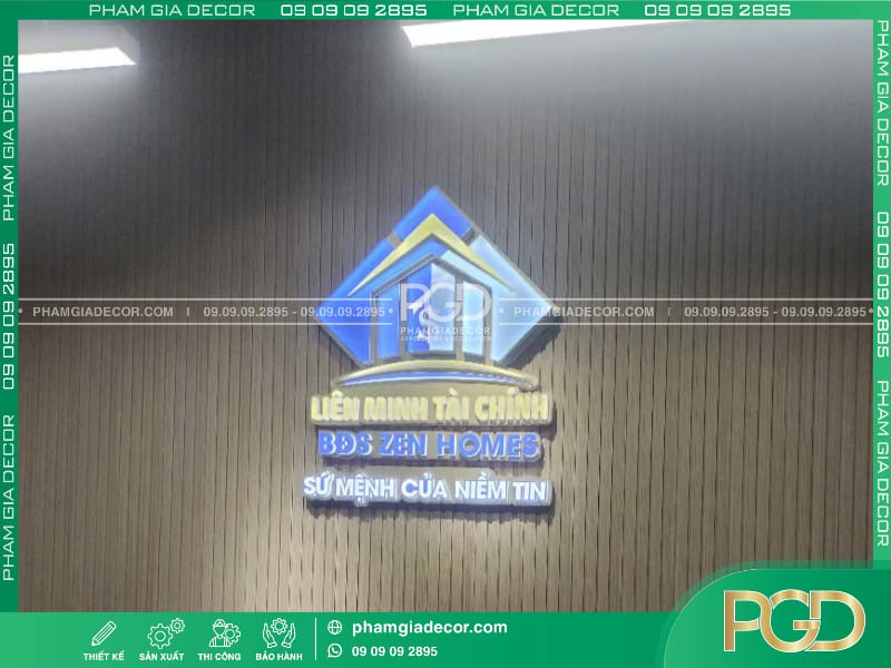 hộp đèn logo mica