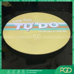 hộp đèn mica hút nổi cafe tự do