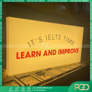 hộp đèn mica in uv lớp học