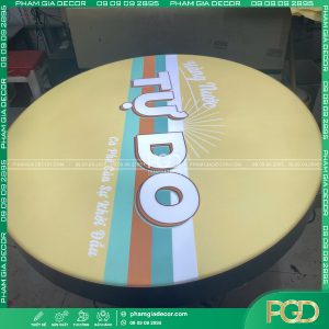 hộp đèn mica in uv quán cafe