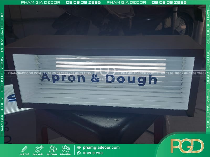 hộp đèn mica kính treo cáp