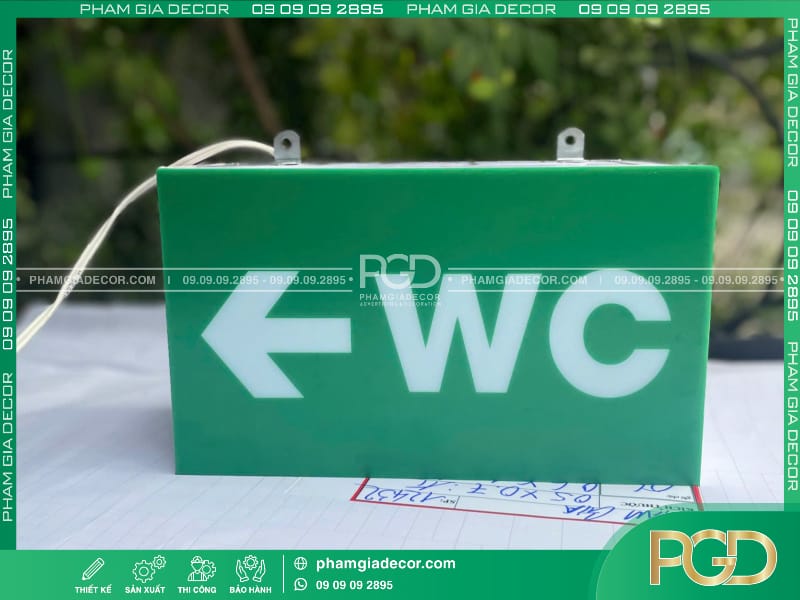 hộp đèn mica chỉ dẫn wc