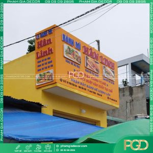 làm bảng hiệu alu chữ mica nổi hông formex