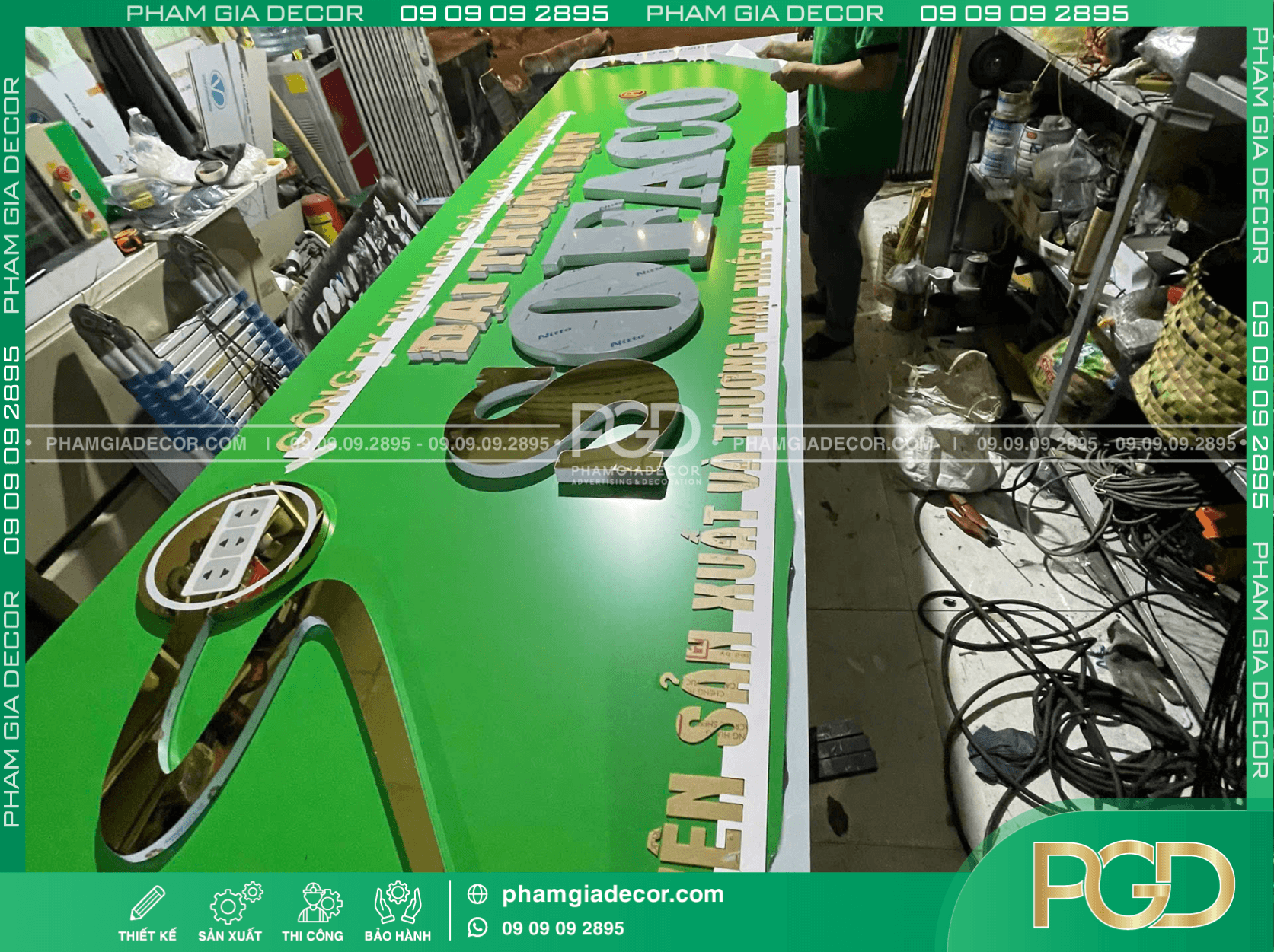 Bảng hiệu đẹp 3D Break Out phong cách phá cách