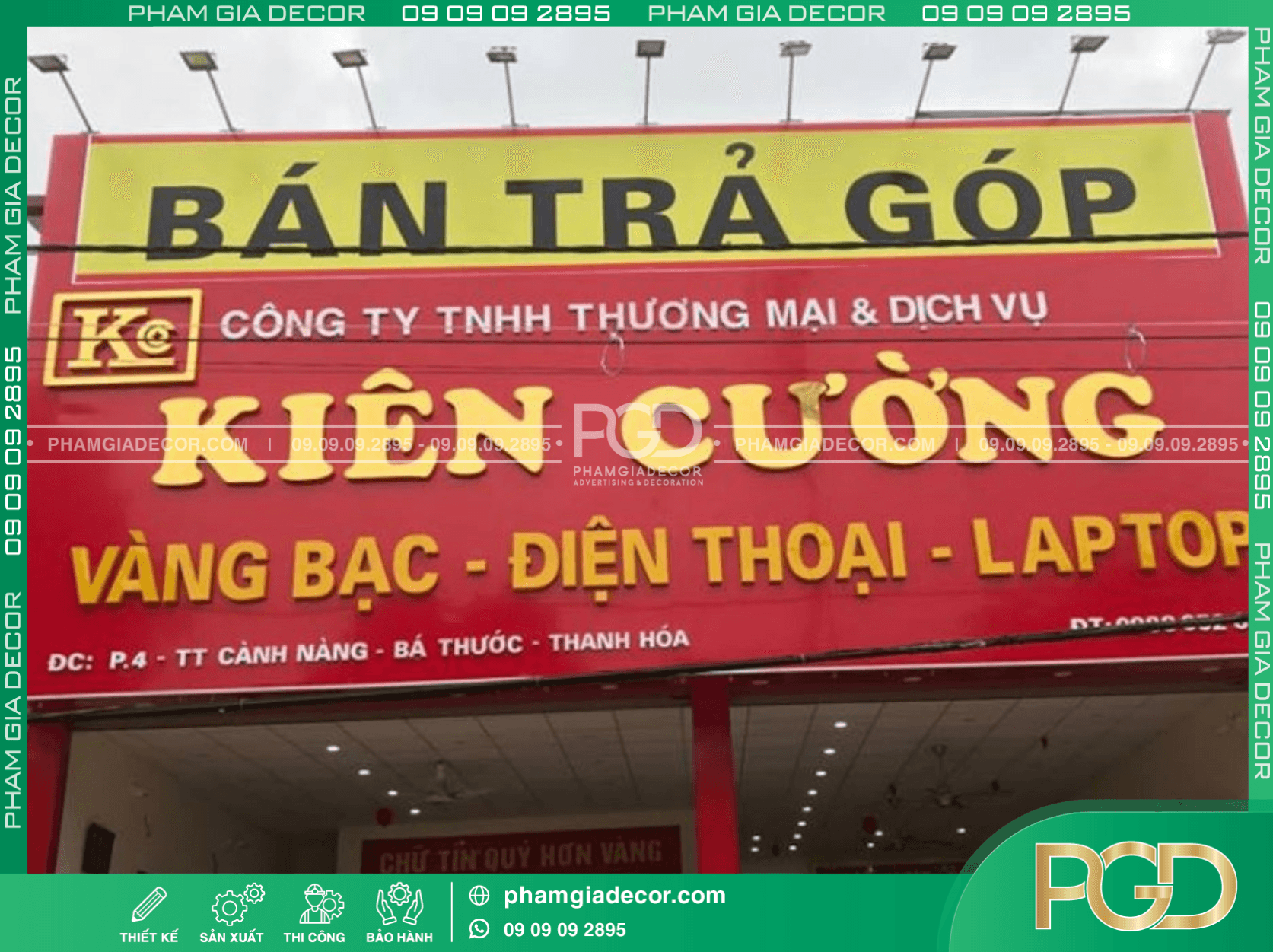 Bảng hiệu alu ốp nền đỏ kết hợp chữ nổi vàng, bề mặt phẳng bền đẹp