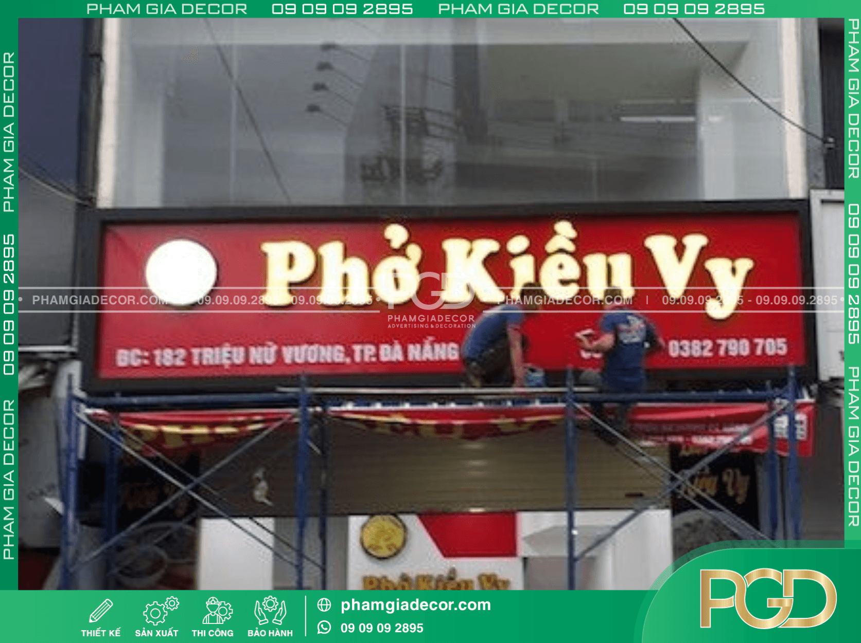 Bảng hiệu nền đỏ chữ vàng có LED