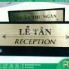 Bảng tên lễ tân