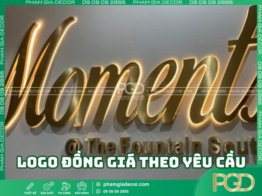 Biển hiệu quảng cáo kết hợp vật liệu inox và mica.