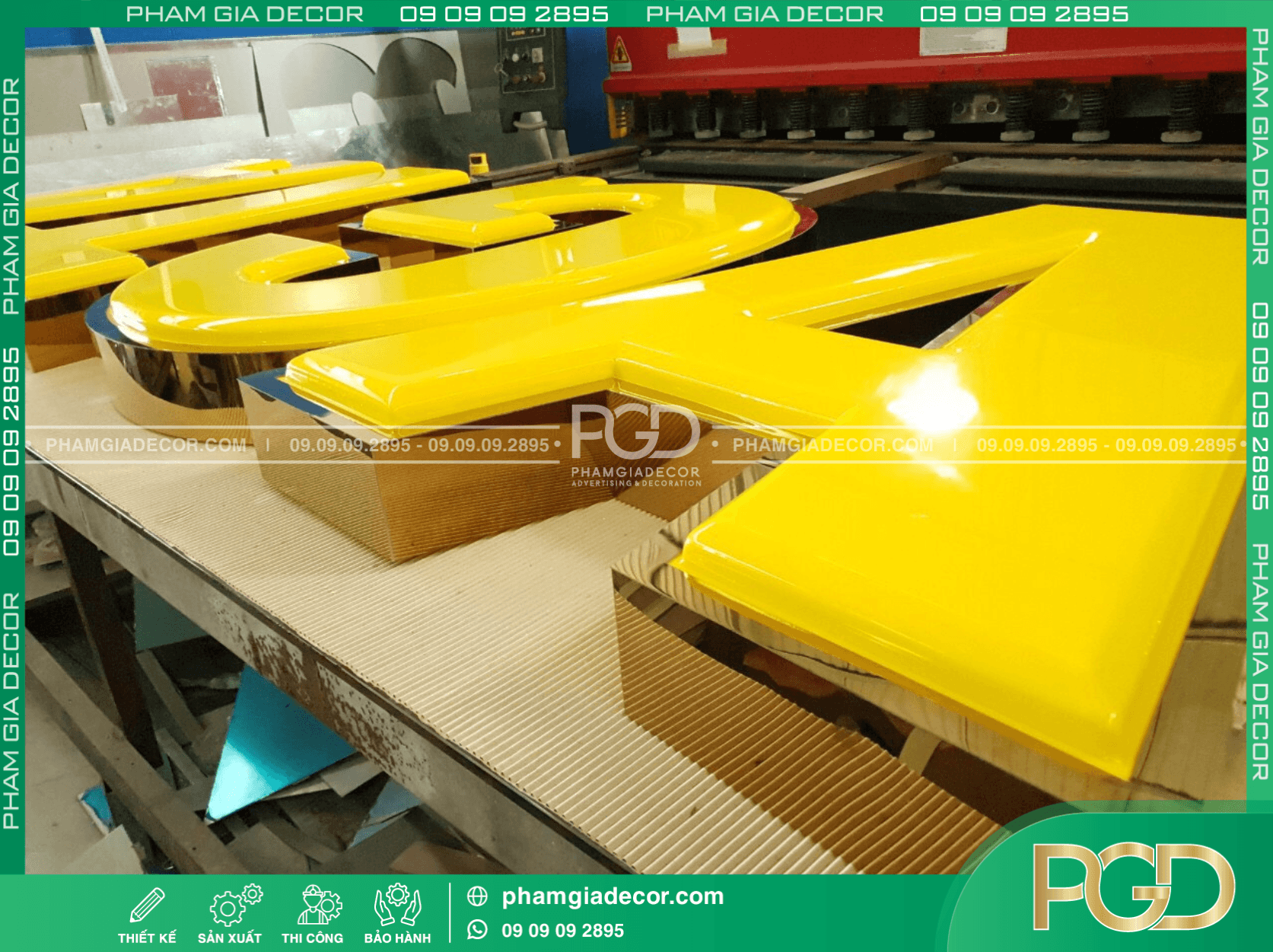 Cận cảnh chữ MiCa Vàng hút nổi 3D