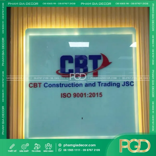 logo-chu-noi-mica-nen-kinh-vien-led