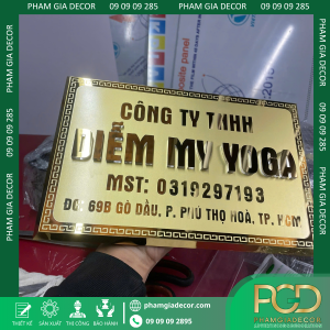 Bảng tên inox dập nổi ăn mòn phun sơn