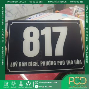 làm bảng tên công ty mica phun sơn