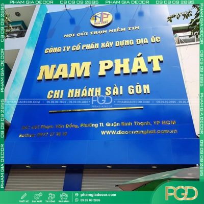 Bảng hiệu kết hợp alu và mica nổi bật, bền đẹp, tăng nhận diện