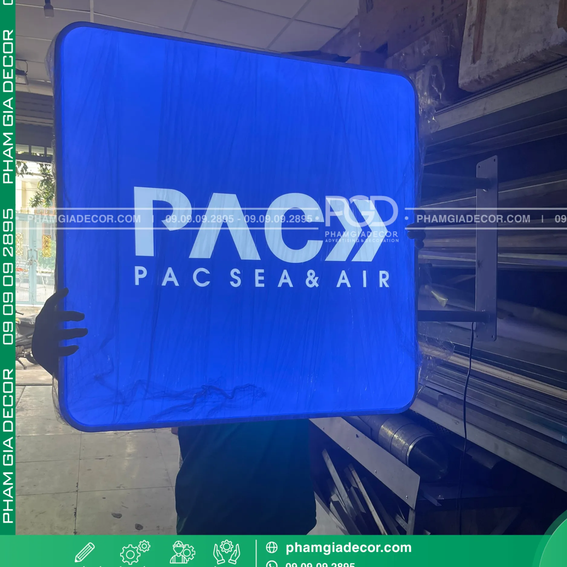 Top 15+ mẫu hộp đèn hút nổi năm 2026 1 Top 15+ mẫu hộp đèn hút nổi năm 2026