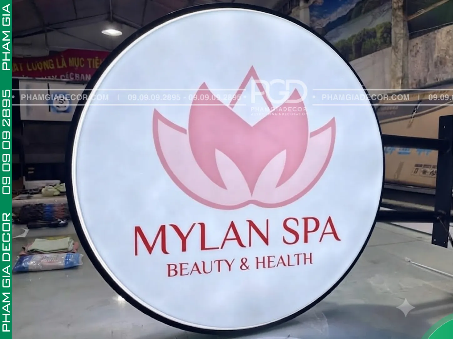 Top 15+ mẫu hộp đèn hút nổi năm 2026 4 Top 15+ mẫu hộp đèn hút nổi năm 2026