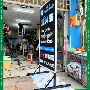 Bảng hiệu bạt căng khung nhôm Tín 69 12 lam bang hieu bat 20